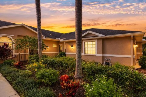 House in Sarasota, Florida 2 bedrooms, 146.04 sq.m. № 2425919
