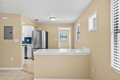 Propiedad comercial en venta en Dunedin, Florida, 6 dormitorios, 179.02 m2 № 2116962 - foto 9