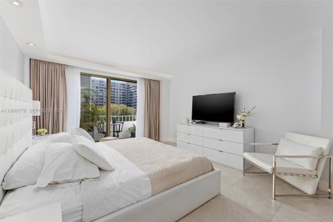 Купить кондоминиум в Ки-Бискейн, Флорида 2 спальни, 117.06м2, № 2030127 - фото 19