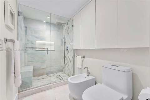 Купить кондоминиум в Ки-Бискейн, Флорида 2 спальни, 117.06м2, № 2030127 - фото 23