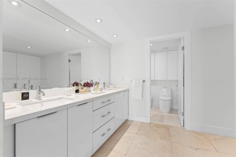 Купить кондоминиум в Ки-Бискейн, Флорида 2 спальни, 117.06м2, № 2030127 - фото 21