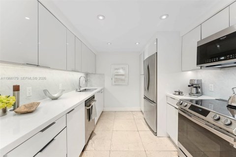 Купить кондоминиум в Ки-Бискейн, Флорида 2 спальни, 117.06м2, № 2030127 - фото 11