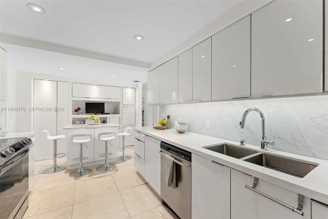 Купить кондоминиум в Ки-Бискейн, Флорида 2 спальни, 117.06м2, № 2030127 - фото 12