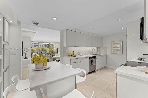 Купить кондоминиум в Ки-Бискейн, Флорида 2 спальни, 117.06м2, № 2030127 - фото 10