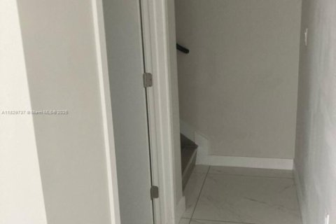 Touwnhouse à vendre à Homestead, Floride: 4 chambres, 129.88 m2 № 2014698 - photo 6