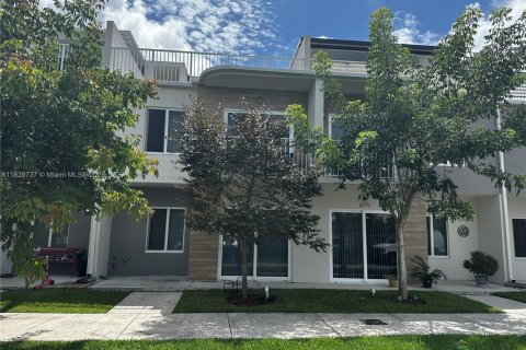 Touwnhouse à vendre à Homestead, Floride: 4 chambres, 129.88 m2 № 2014698 - photo 2