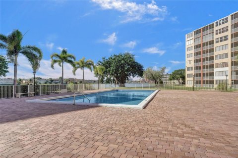Condo in Miami, Florida, 2 bedrooms  № 1794057 - photo 26