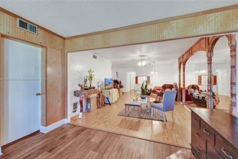 Condo in Miami, Florida, 2 bedrooms  № 1794057 - photo 3