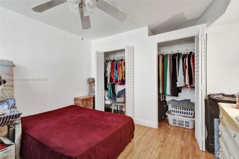 Condo in Miami, Florida, 2 bedrooms  № 1794057 - photo 18