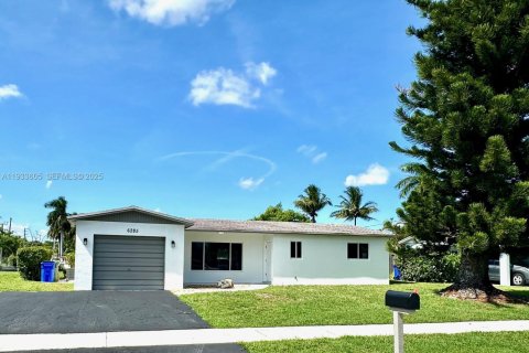 Купить виллу или дом в Маргит, Флорида 3 спальни, 121.89м2, № 1991331 - фото 1