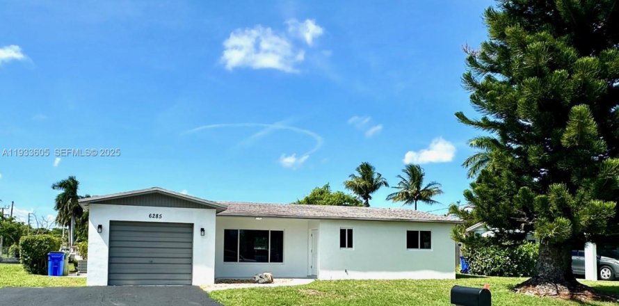 Дом в Маргит, Флорида 3 спальни, 121.89м2 № 1991331