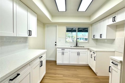 Купить виллу или дом в Маргит, Флорида 3 спальни, 121.89м2, № 1991331 - фото 3