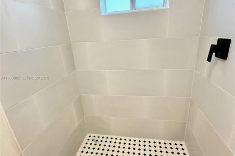 Купить виллу или дом в Маргит, Флорида 3 спальни, 121.89м2, № 1991331 - фото 14