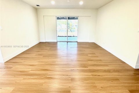 Купить виллу или дом в Маргит, Флорида 3 спальни, 121.89м2, № 1991331 - фото 5