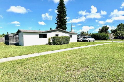 Купить виллу или дом в Маргит, Флорида 3 спальни, 121.89м2, № 1991331 - фото 22