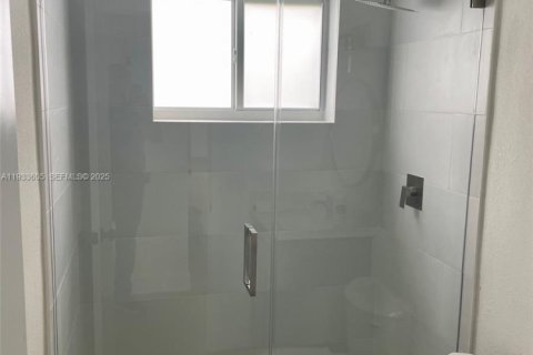 Купить виллу или дом в Маргит, Флорида 3 спальни, 121.89м2, № 1991331 - фото 17