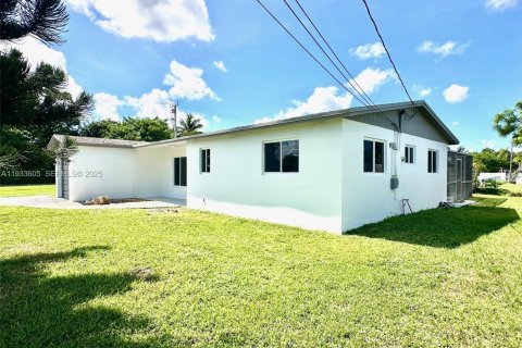 Купить виллу или дом в Маргит, Флорида 3 спальни, 121.89м2, № 1991331 - фото 2