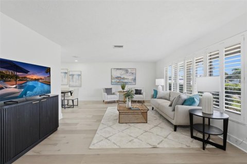 House in Saint Pete Beach, Florida 4 bedrooms, 215.35 sq.m. № 2220604 - photo 13