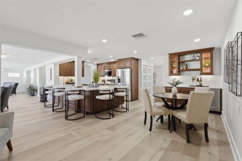 House in Saint Pete Beach, Florida 4 bedrooms, 215.35 sq.m. № 2220604 - photo 20