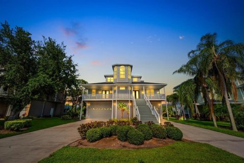 Casa en Palm Harbor, Florida 4 dormitorios, 335.56 m2 № 2129645