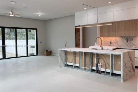 Adosado en venta en Fort Lauderdale, Florida, 4 dormitorios, 226.12 m2 № 2000311 - foto 13