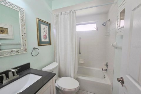 Copropriété à louer à Bradenton, Floride: 2 chambres, 158.21 m2 № 2205331 - photo 18