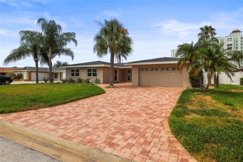 House in Saint Petersburg, Florida 3 bedrooms, 217.58 sq.m. № 2209362 - photo 3