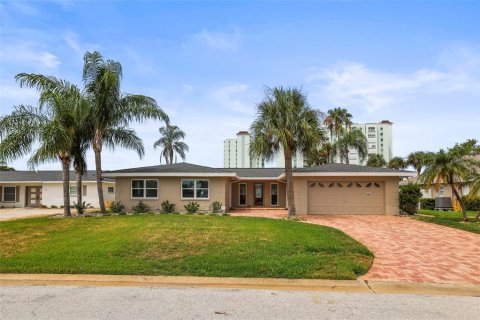 House in Saint Petersburg, Florida 3 bedrooms, 217.58 sq.m. № 2209362 - photo 2