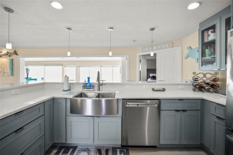 House in Saint Petersburg, Florida 3 bedrooms, 217.58 sq.m. № 2209362 - photo 18