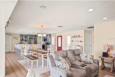 House in Saint Petersburg, Florida 3 bedrooms, 217.58 sq.m. № 2209362 - photo 10