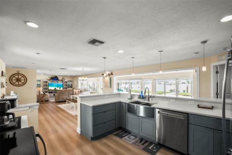 House in Saint Petersburg, Florida 3 bedrooms, 217.58 sq.m. № 2209362 - photo 17