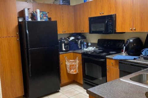 Townhouse in Miramar, Florida 3 bedrooms, 138.33 sq.m. № 754431 - photo 1
