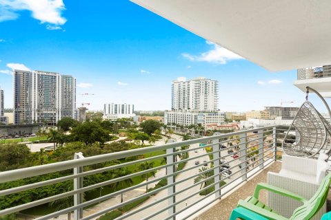Condominio en venta en Hollywood, Florida, 1 dormitorio, 87.24 m2 № 1861906 - foto 1
