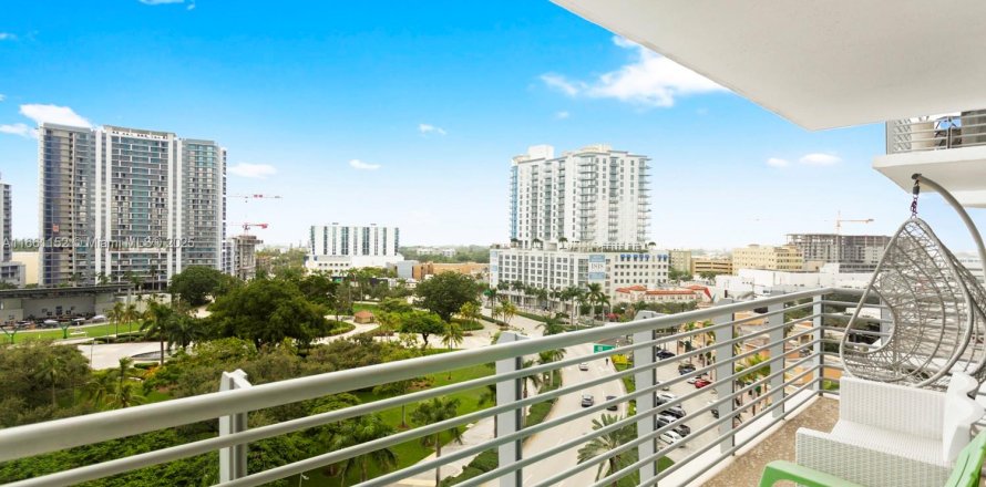 Condominio en Hollywood, Florida, 1 dormitorio  № 1861906