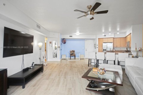 Condominio en venta en Hollywood, Florida, 1 dormitorio, 87.24 m2 № 1861906 - foto 7