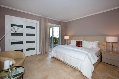 Condo in Miami Beach, Florida, 3 bedrooms  № 2032731 - photo 17