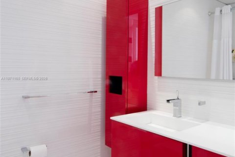 Condo in Miami Beach, Florida, 3 bedrooms  № 2032731 - photo 19
