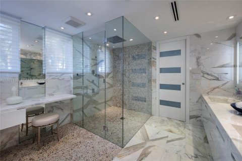 Condo in Miami Beach, Florida, 3 bedrooms  № 2032731 - photo 11
