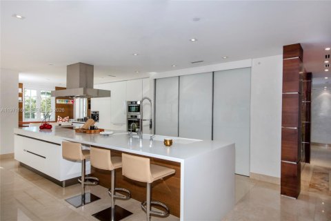 Condo in Miami Beach, Florida, 3 bedrooms  № 2032731 - photo 16