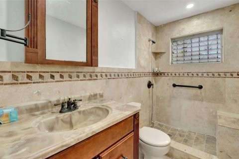Casa en venta en Miami, Florida, 6 dormitorios, 156.82 m2 № 1859179 - foto 14