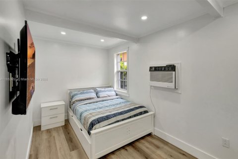 Casa en venta en Miami, Florida, 6 dormitorios, 156.82 m2 № 1859179 - foto 12