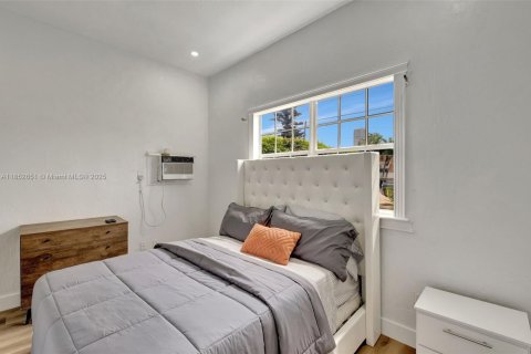 Casa en venta en Miami, Florida, 6 dormitorios, 156.82 m2 № 1859179 - foto 8