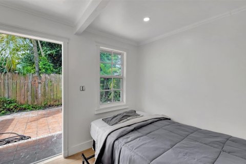 Casa en venta en Miami, Florida, 6 dormitorios, 156.82 m2 № 1859179 - foto 21