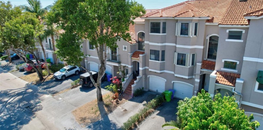 Casa en Sunrise, Florida 4 dormitorios, 168.34 m2 № 2045884