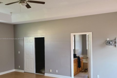 House in Port St. Lucie, Florida 5 bedrooms, 250.28 sq.m. № 2062586 - photo 9