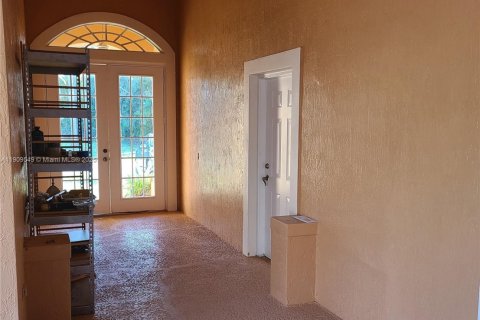 House in Port St. Lucie, Florida 5 bedrooms, 250.28 sq.m. № 2062586 - photo 5