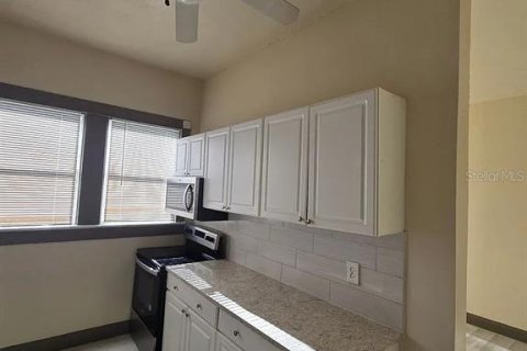 Appartement à louer à Tampa, Floride: 2 chambres, 385.73 m2 № 1906810 - photo 10