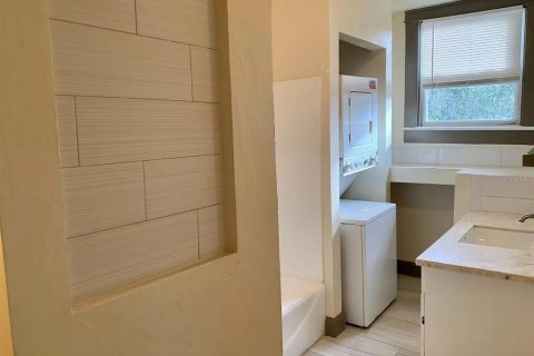 Appartement à louer à Tampa, Floride: 2 chambres, 385.73 m2 № 1906810 - photo 16