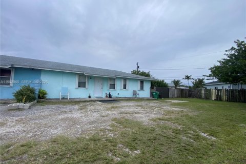 Villa ou maison à louer à Miami, Floride: 3 chambres, 180.6 m2 № 2010845 - photo 2