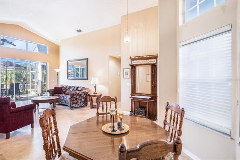 House in Valrico, Florida 4 bedrooms, 188.13 sq.m. № 1662663 - photo 8